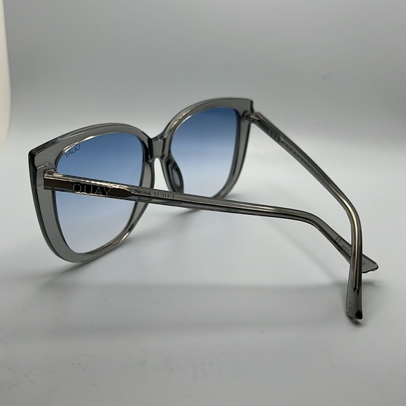 Retro oversized blue grey QUAY sunglasses with glasses case - Picture 3 of 7